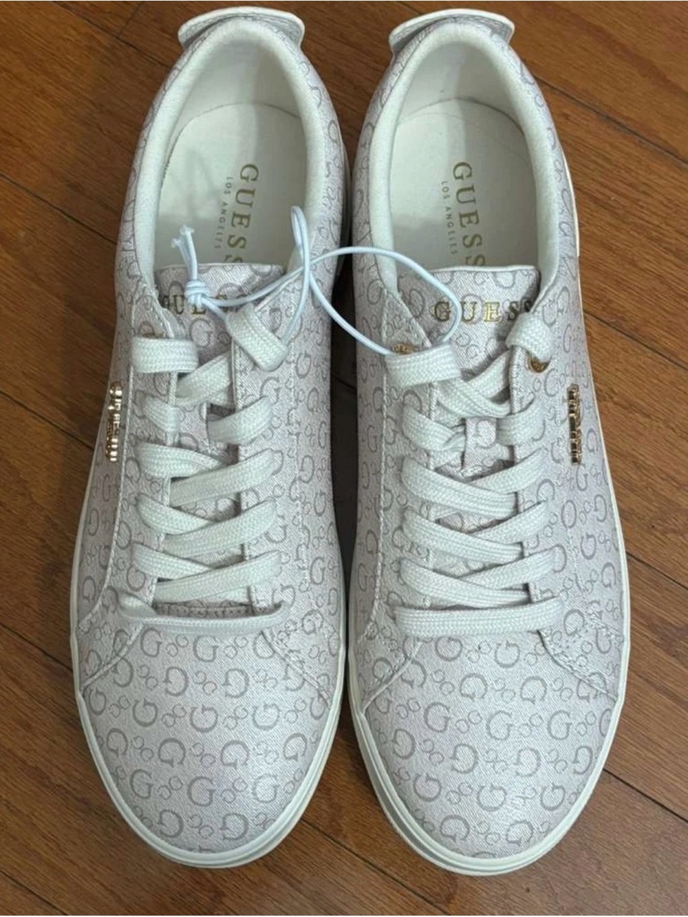 New Guess Gold Monogram Women’s 11 Lace Up Tennis Shoes Flats Casual Sneakers